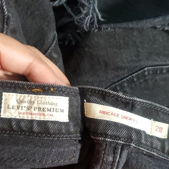 Levi Strauss Shorts Womens Button Fly Black Raw Hem Grunge High Rise Sz 28 - Picture 7 of 11